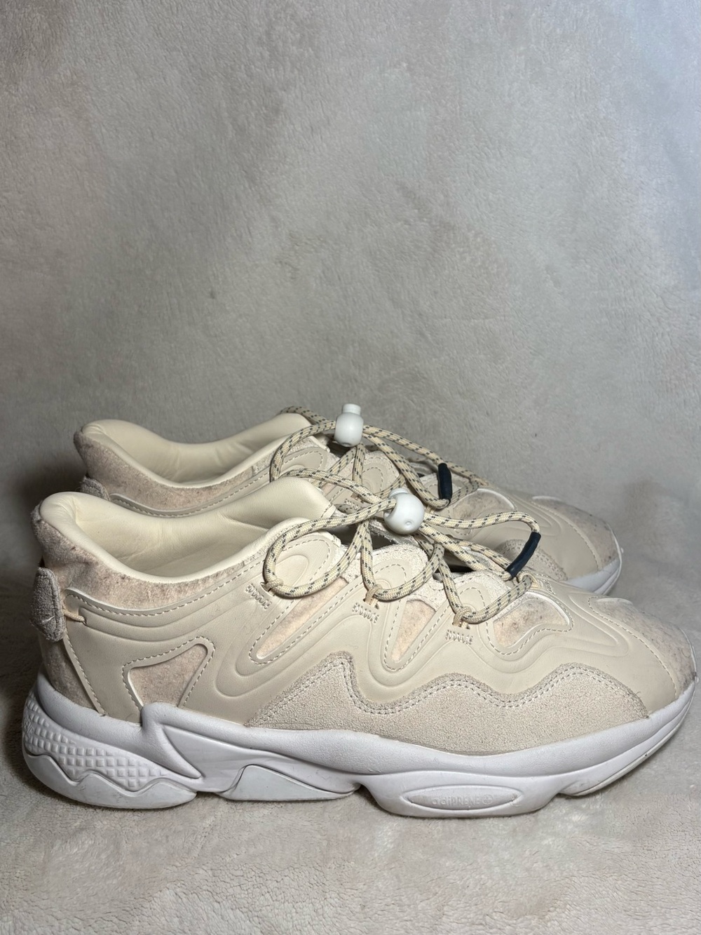 adidas OZWEEGO Plus Cream & white sneakers